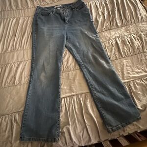 3 for $25 *sale* Croft & Barrow women's Classic Blue Straight Jeans‎